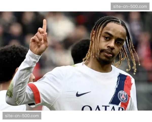 巴黎圣日耳曼主场3-0完胜梅斯重夺法甲榜首,杜埃闪电破门巴尔科拉传射 巴黎圣日耳曼主场3-0完胜梅斯重夺法甲榜首,杜埃闪电破门巴尔科拉传射