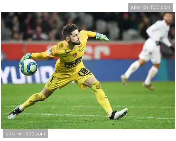 从三连败到三连胜，布雷斯特主帅罗伊的战术调整扭转颓势